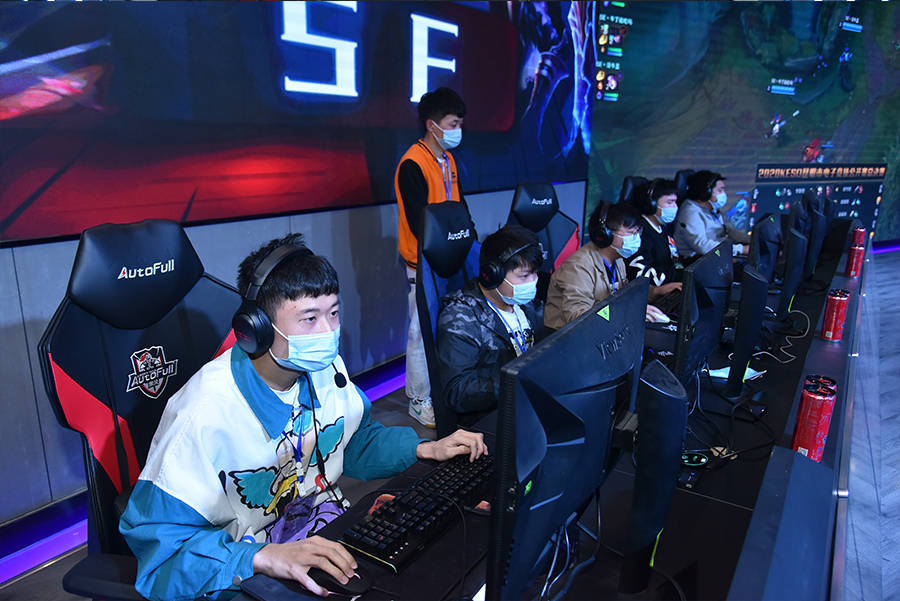 更使他能够 更使他能够